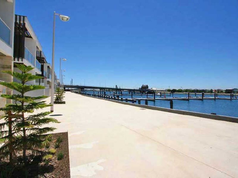 4 Parri Crescent NEW PORT QUAYS, Port Adelaide SA 5015