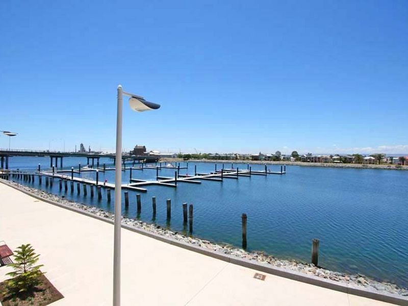 4 Parri Crescent NEW PORT QUAYS, Port Adelaide SA 5015