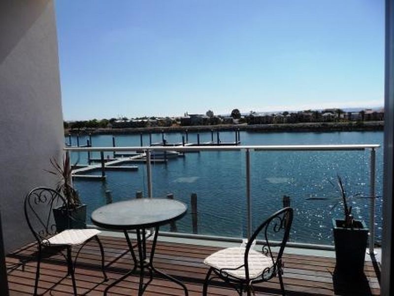 4 Parri Crescent NEW PORT QUAYS, Port Adelaide SA 5015
