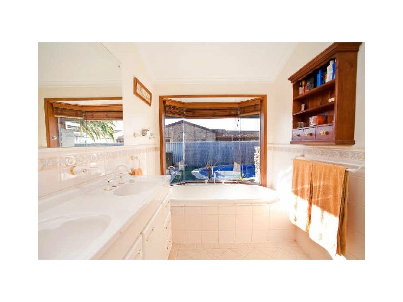 27 Gordon Luxton Drive, North Haven SA 5018