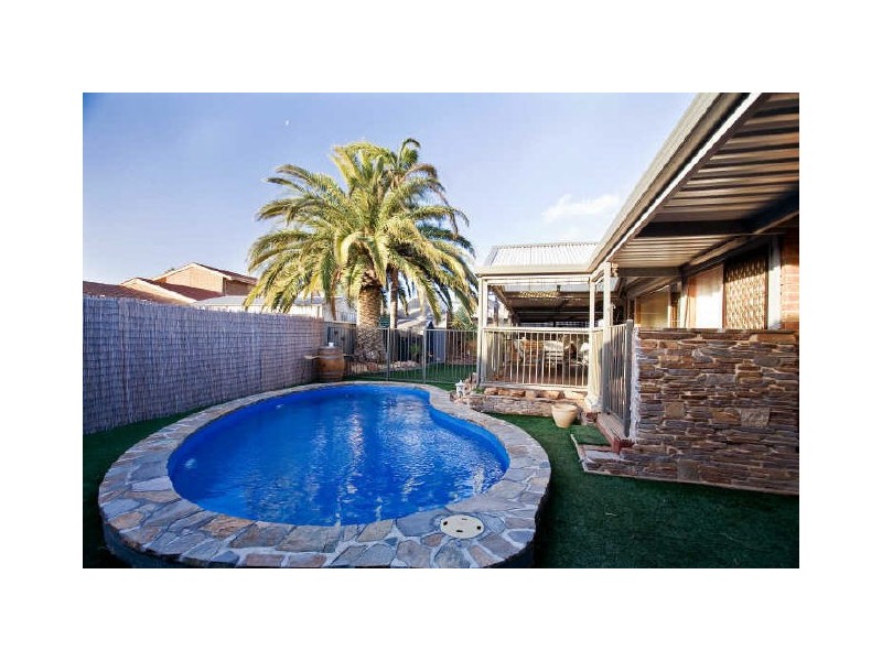 27 Gordon Luxton Drive, North Haven SA 5018