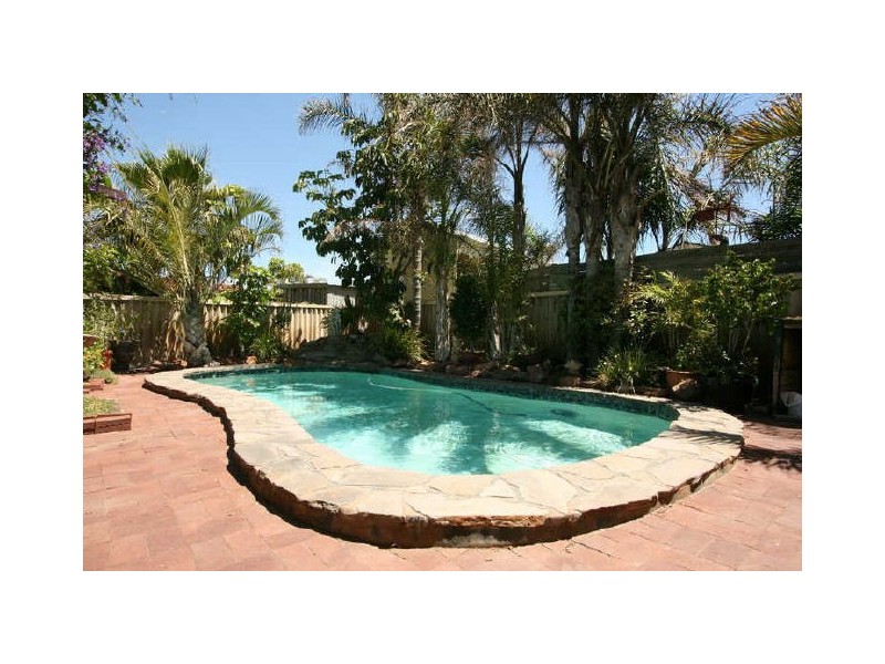 16 Mooloola Way, West Lakes Shore SA 5020