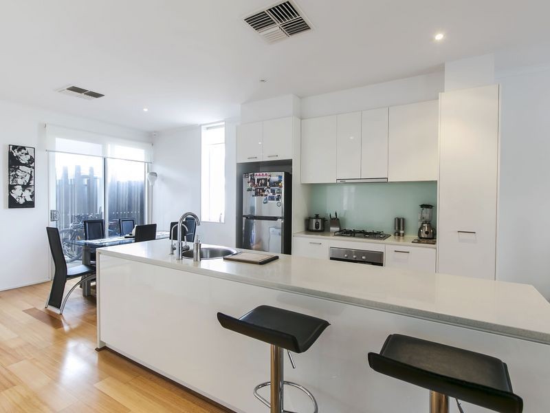 1 Kudlyo Close, New Port SA 5015