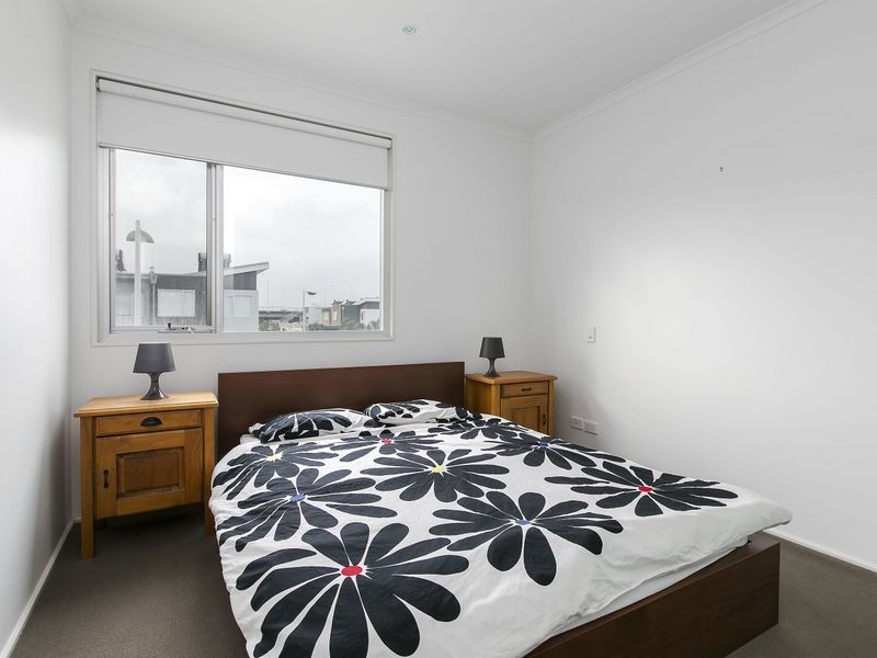 1 Kudlyo Close, New Port SA 5015