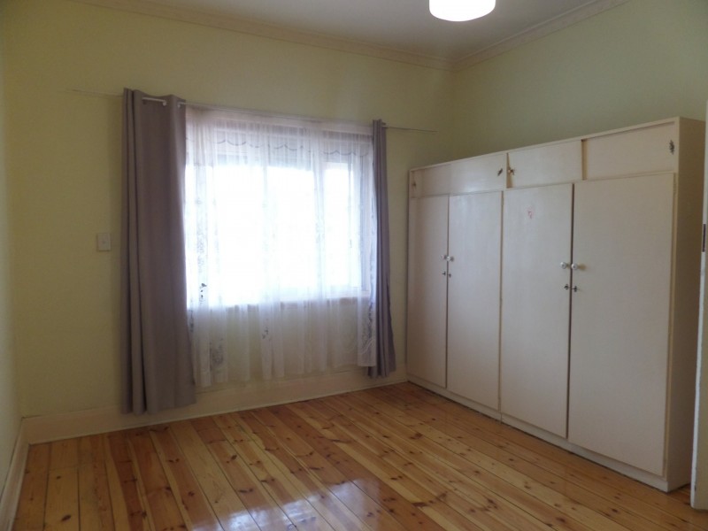 10 Price Avenue, Pennington SA 5013