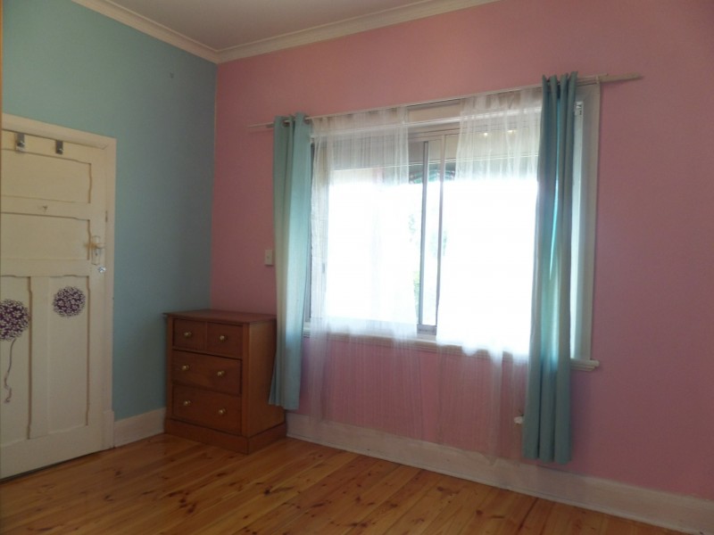 10 Price Avenue, Pennington SA 5013