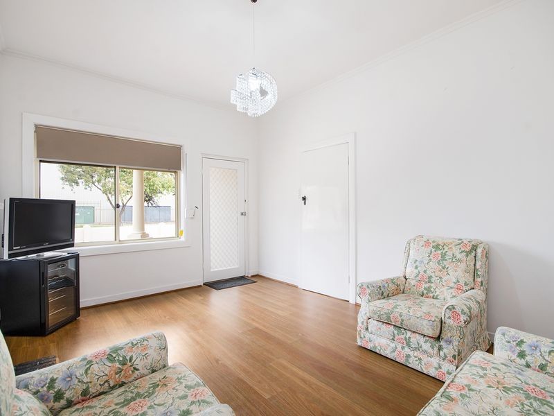 1 Woodlands Crescent, Beverley SA 5009