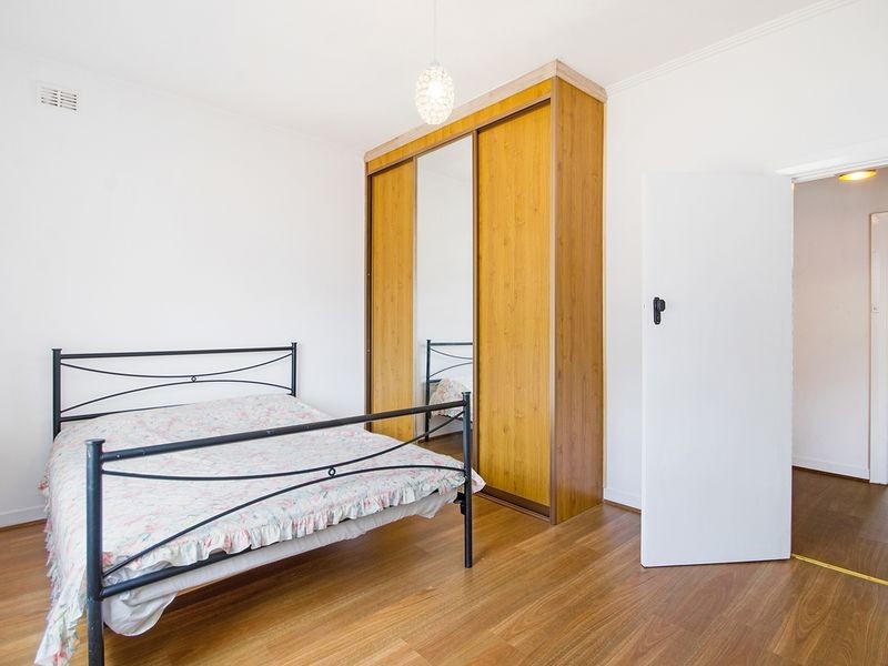 1 Woodlands Crescent, Beverley SA 5009