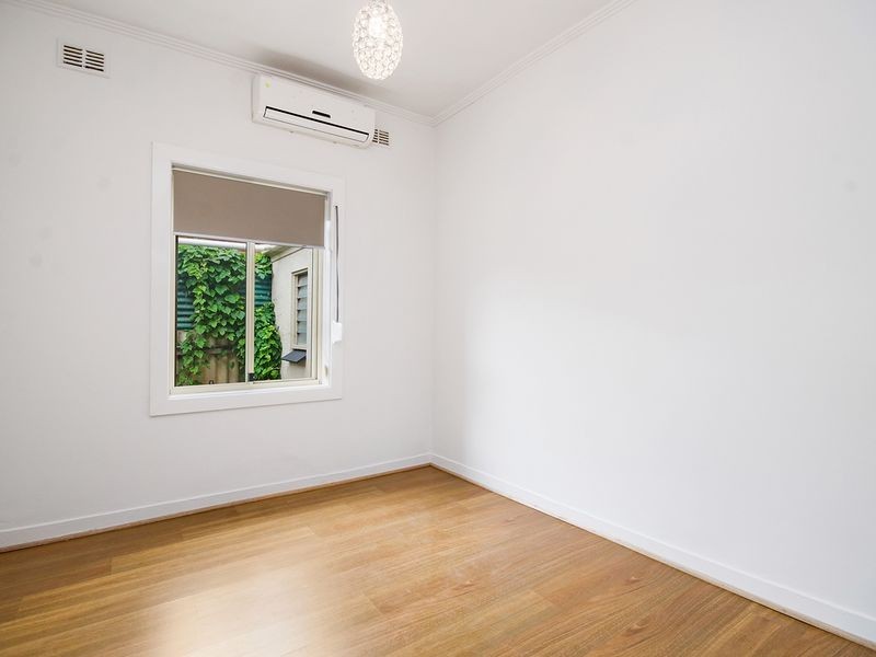 1 Woodlands Crescent, Beverley SA 5009