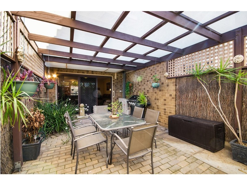 8 Sportsmans Drive, West Lakes SA 5021