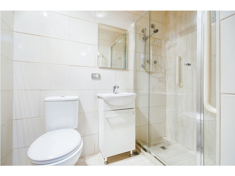 8 Sportsmans Drive, West Lakes SA 5021