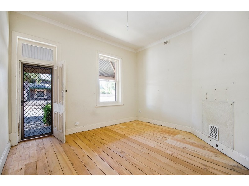134 Gibson St (backs onto Quin St), Bowden SA 5007