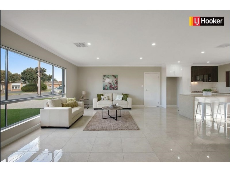 2A McMurtrie Place, Seaton SA 5023