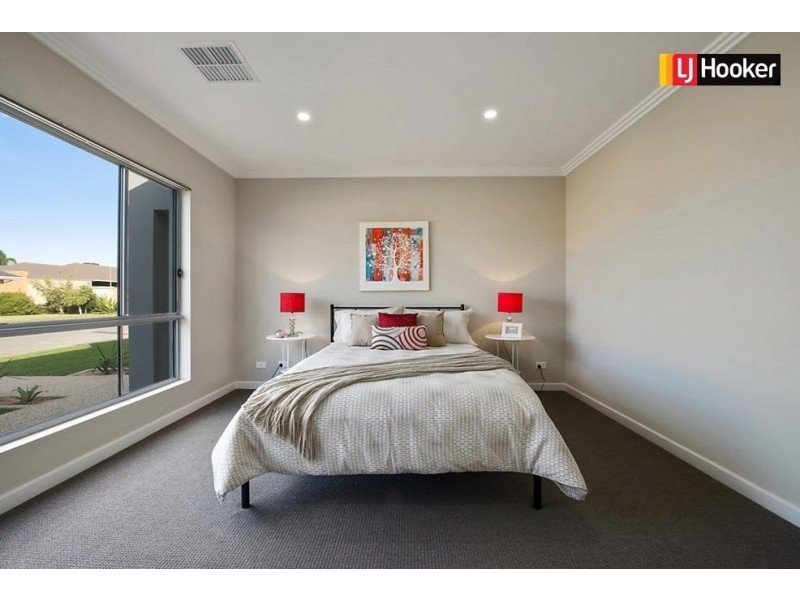 2A McMurtrie Place, Seaton SA 5023