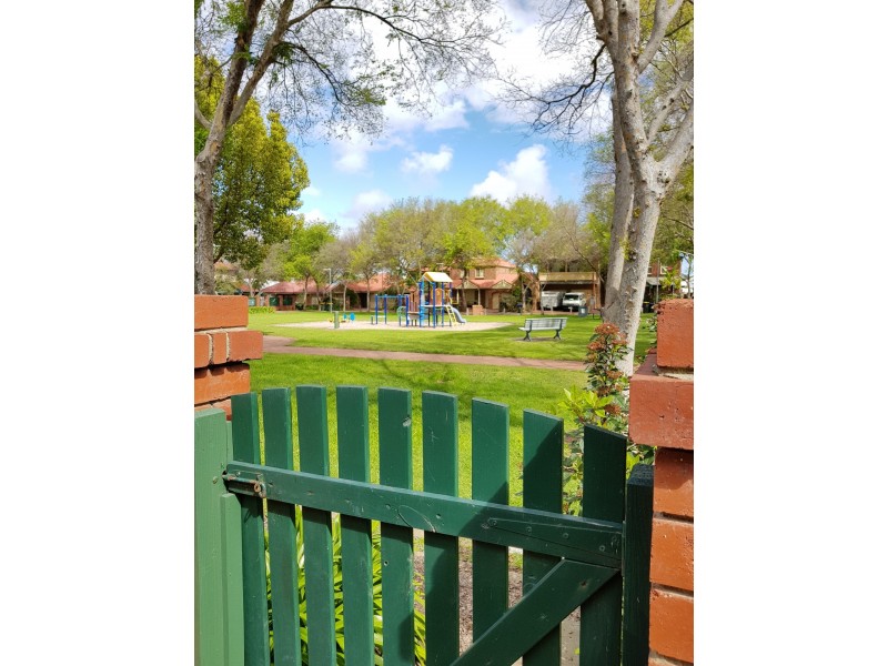 7 Carrondown Walk, Brompton SA 5007
