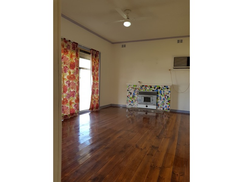 42 Fourth Avenue, Woodville Gardens SA 5012