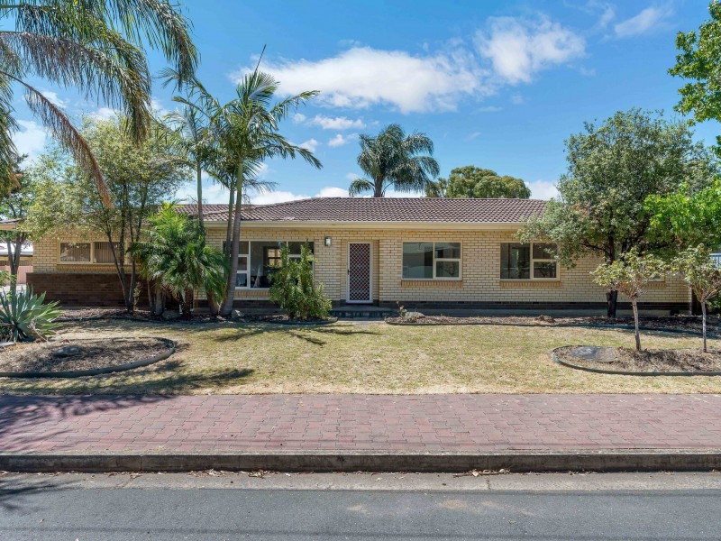 2 Tora Court, Park Holme SA 5043