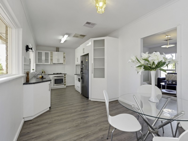 2 Tora Court, Park Holme SA 5043