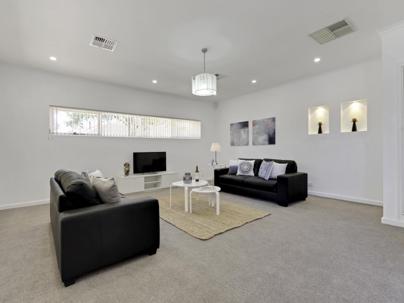 2 Tora Court, Park Holme SA 5043