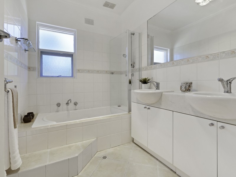 2 Tora Court, Park Holme SA 5043