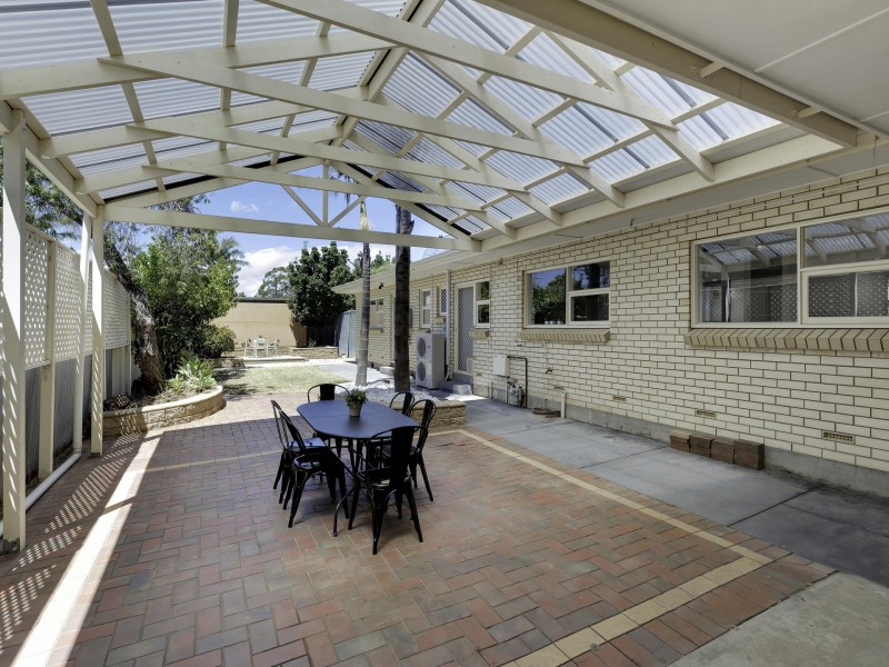2 Tora Court, Park Holme SA 5043