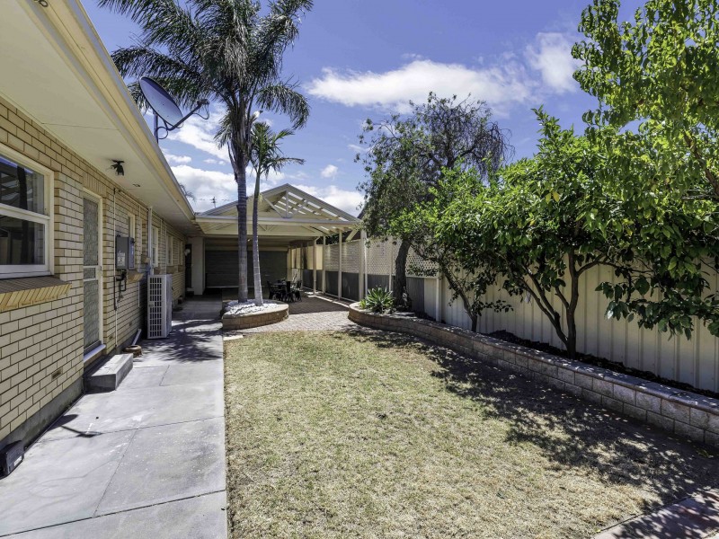 2 Tora Court, Park Holme SA 5043