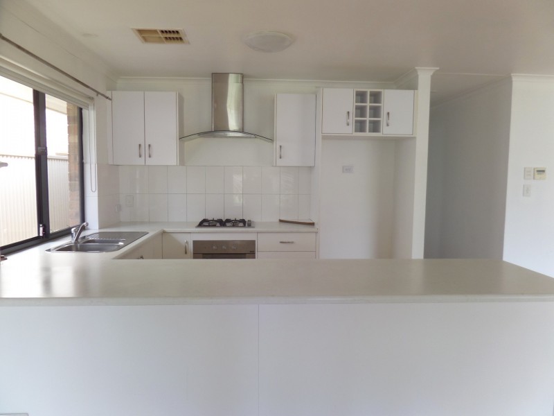 5 Hamley Crescent, Mansfield Park SA 5012