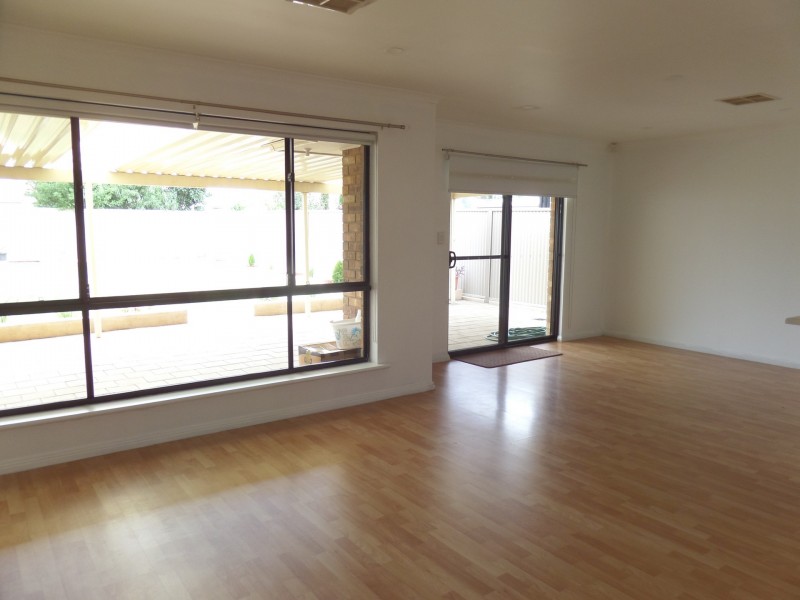 5 Hamley Crescent, Mansfield Park SA 5012