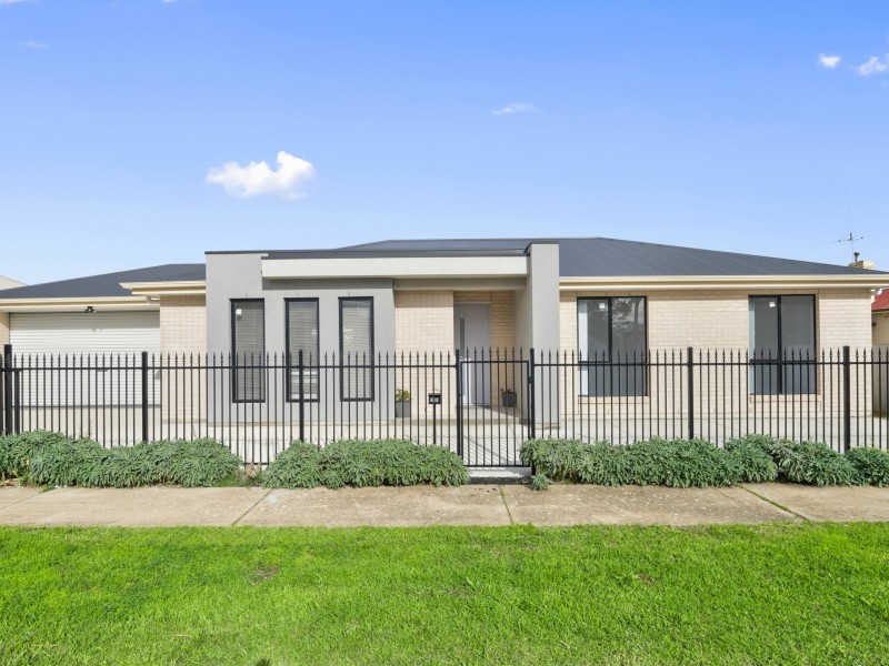 18 Laurel Street, Pennington SA 5013