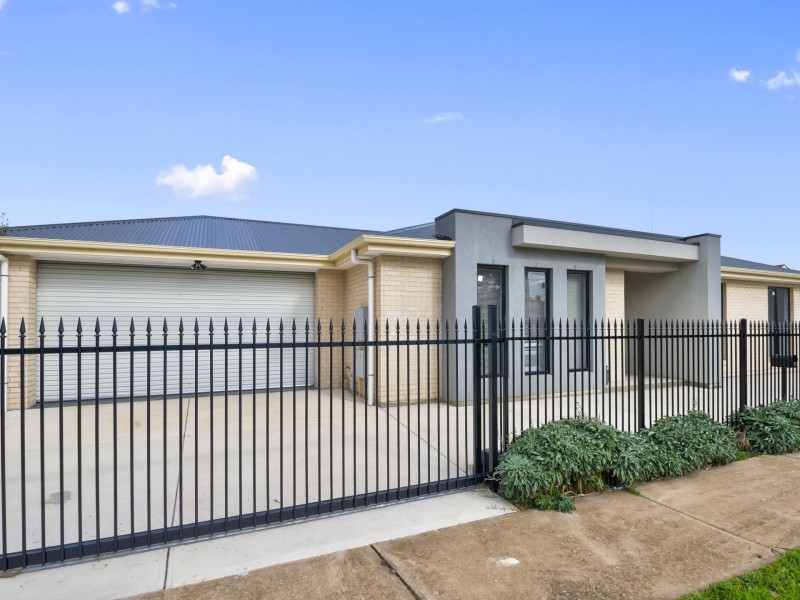 18 Laurel Street, Pennington SA 5013