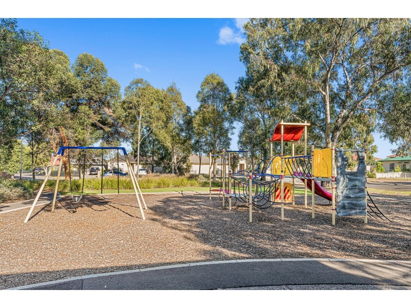 57 Gladstone Crescent, Mansfield Park SA 5012