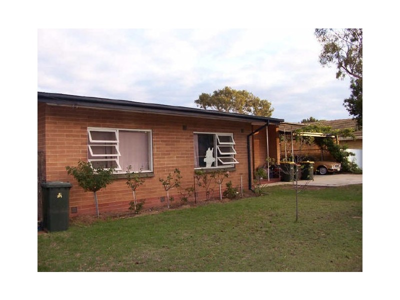 17 Fawnbrake Crescent, West Beach SA 5024