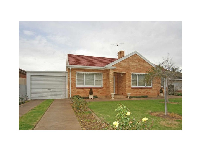 8 Hewitt Crescent, Woodville South SA 5011