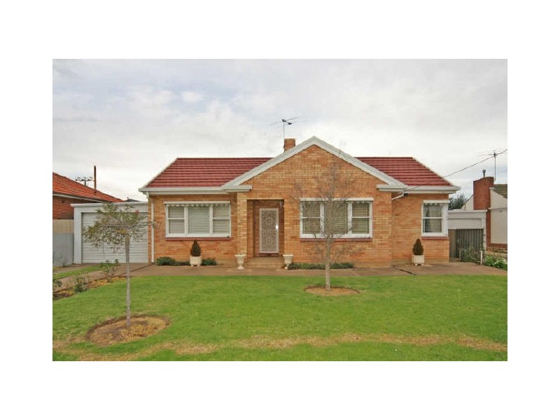 8 Hewitt Crescent, Woodville South SA 5011