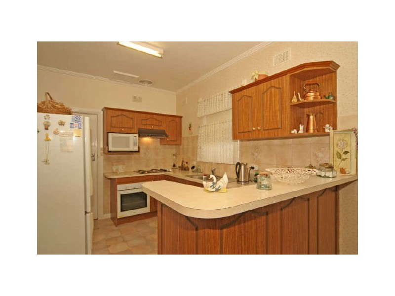 8 Hewitt Crescent, Woodville South SA 5011