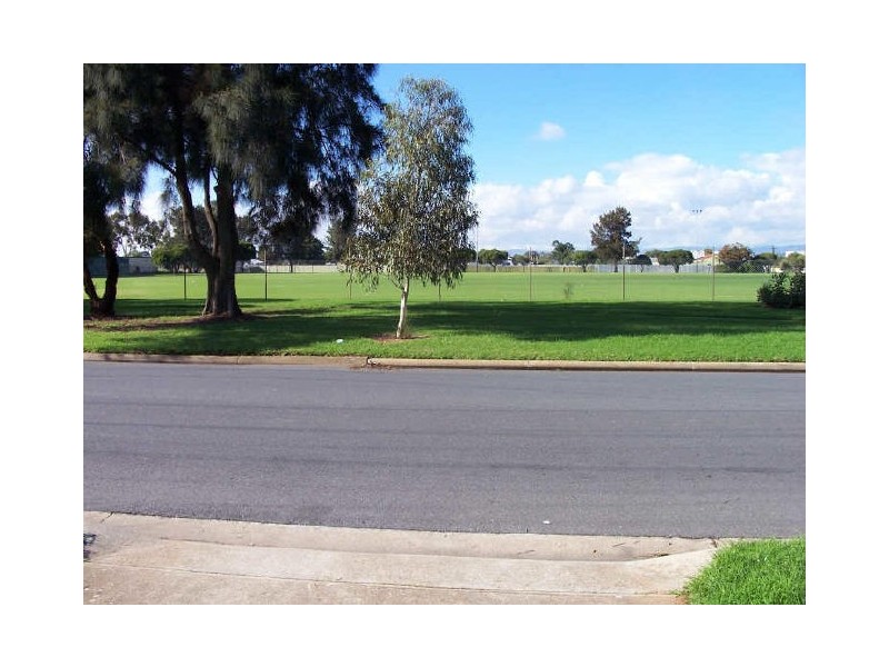 8 Drummond Avenue, Findon SA 5023