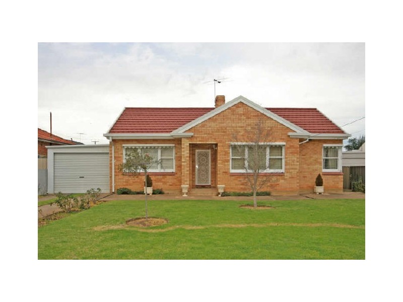 8 Hewitt Crescent, Woodville South SA 5011