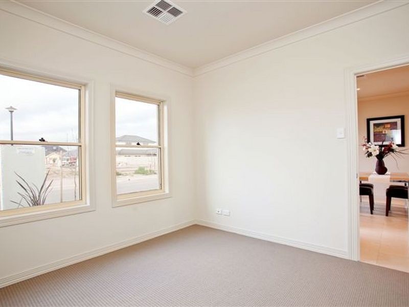 6 Lucknow Close, Kidman Park SA 5025