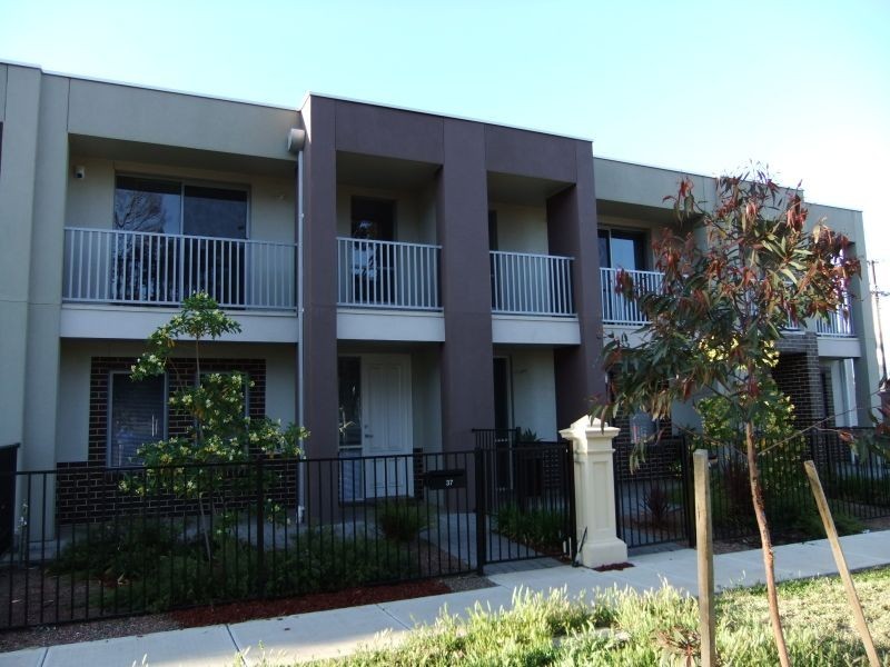 37 Fleming Crescent, Mansfield Park SA 5012