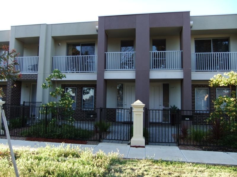 37 Fleming Crescent, Mansfield Park SA 5012