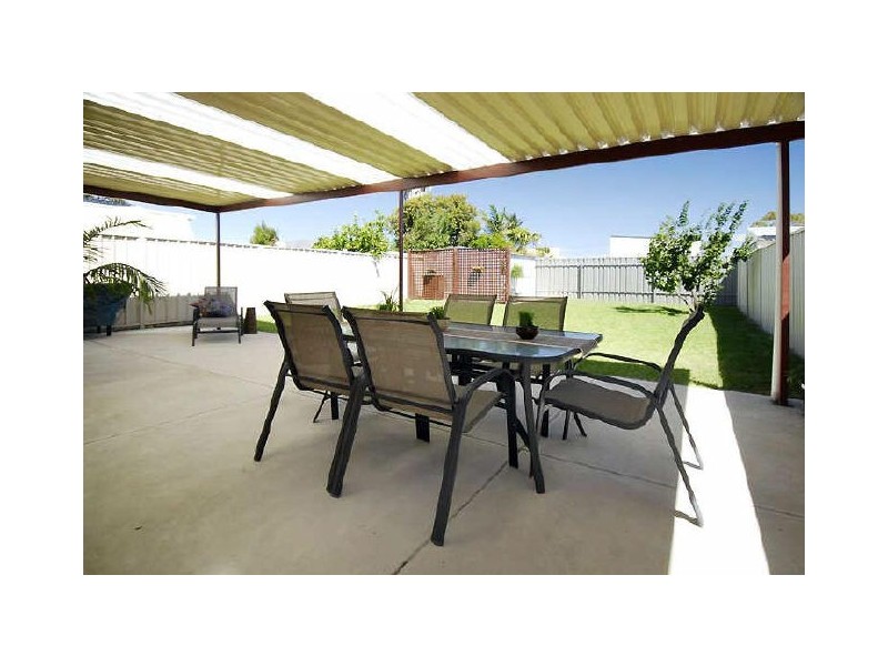 8A Winser Avenue, Seaton SA 5023