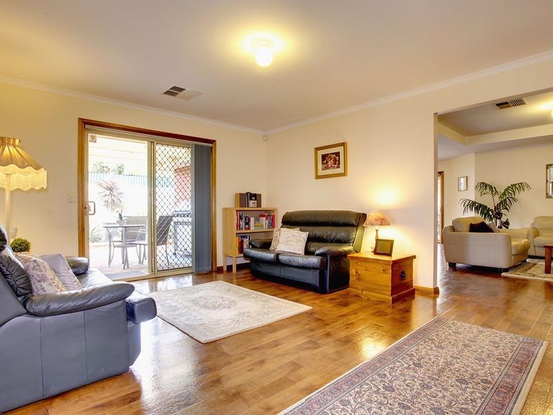 16 Melbourne Place, Alberton SA 5014