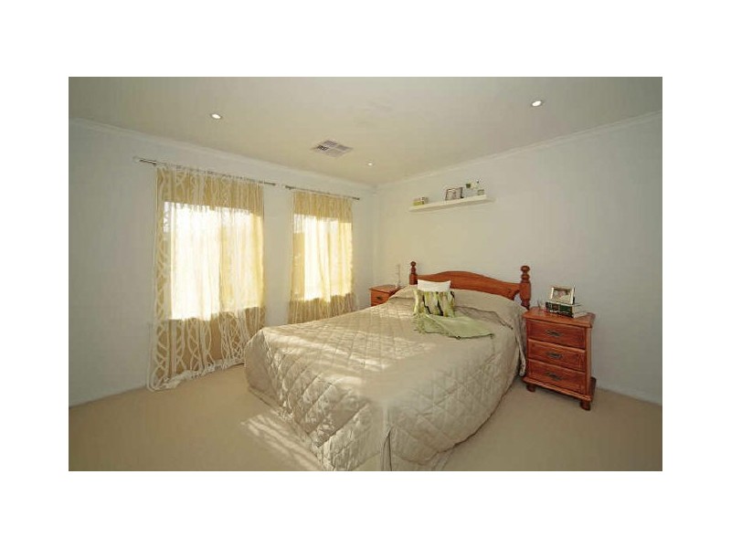 5 Hamley Cresent, Mansfield Park SA 5012