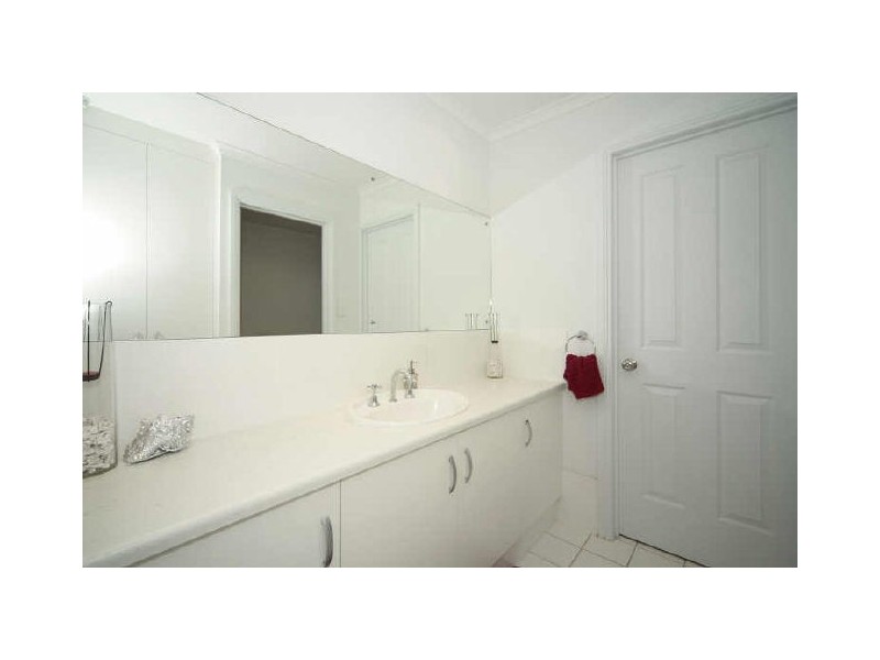 5 Hamley Cresent, Mansfield Park SA 5012