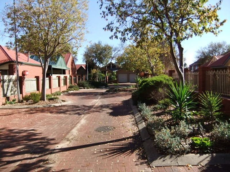7 Carrondown Walk, Brompton SA 5007