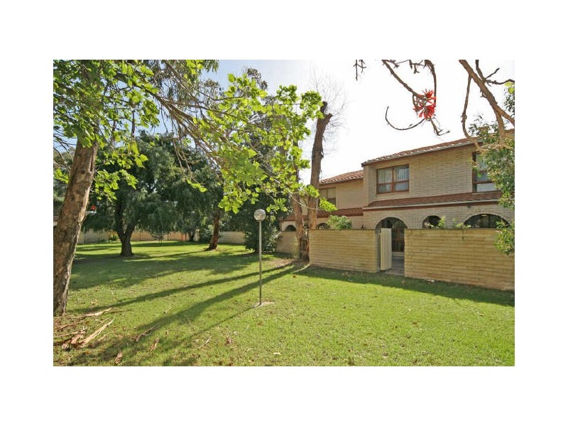 2/7 Mooloola Way, West Lakes Shore SA 5020