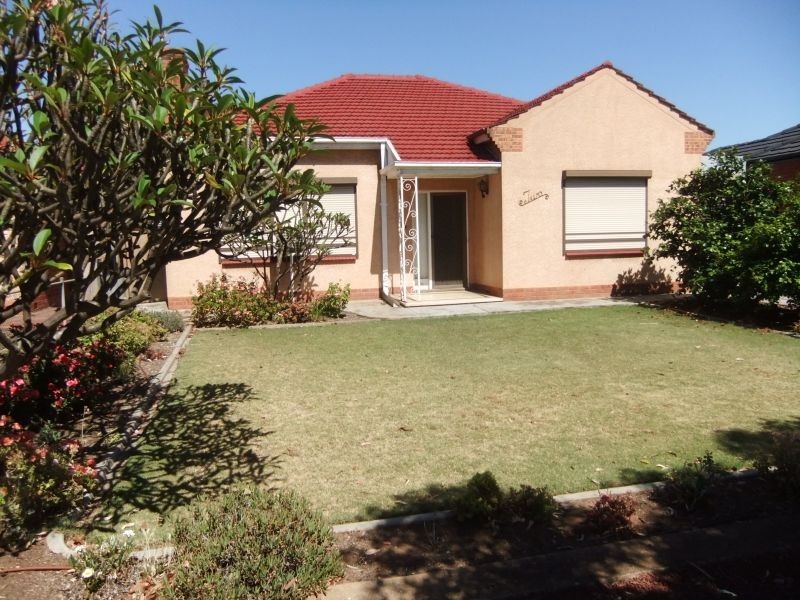 2 Fourth Avenue, Seaton SA 5023