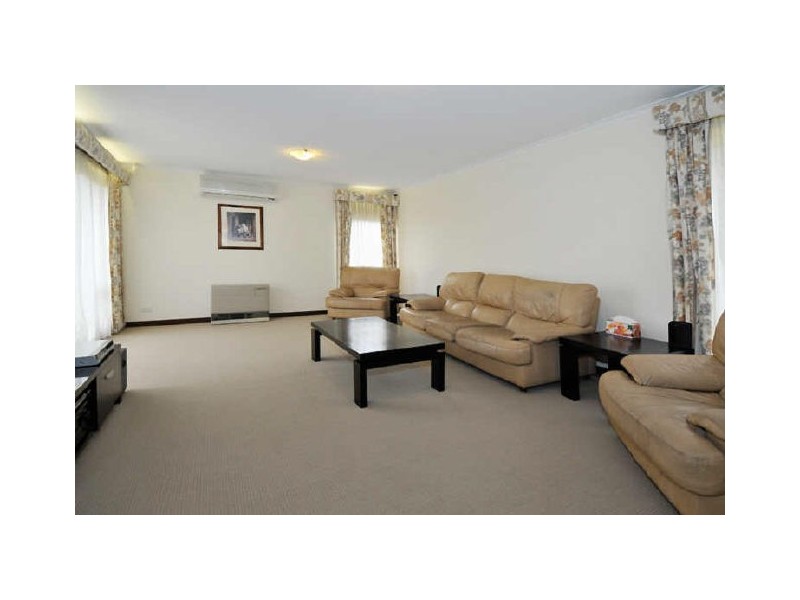 32 Meakin Terrace, Seaton SA 5023