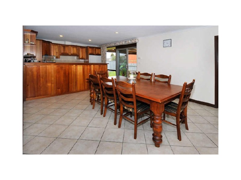 32 Meakin Terrace, Seaton SA 5023
