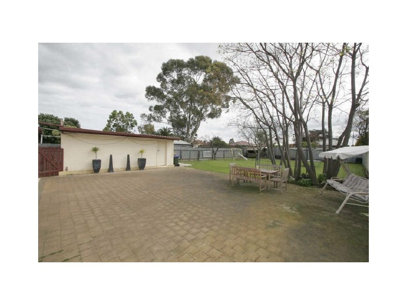 11 Queen Street, Pennington SA 5013